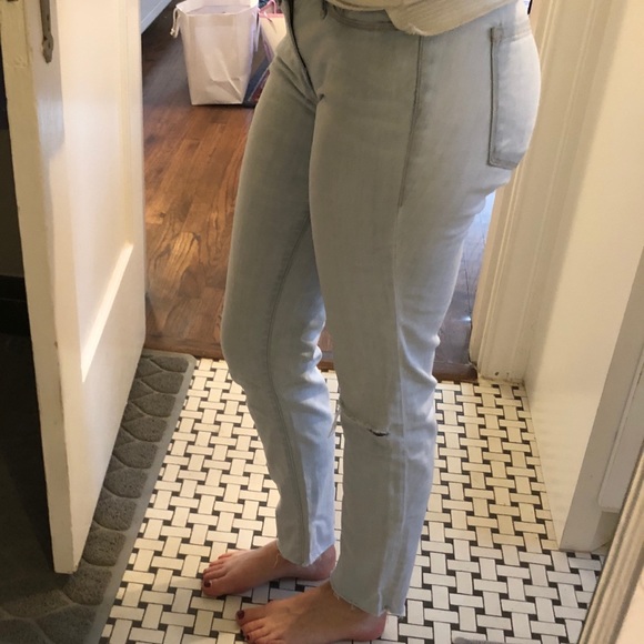 FRAME lightwash skinny distressed jeans raw edge - Picture 7 of 7